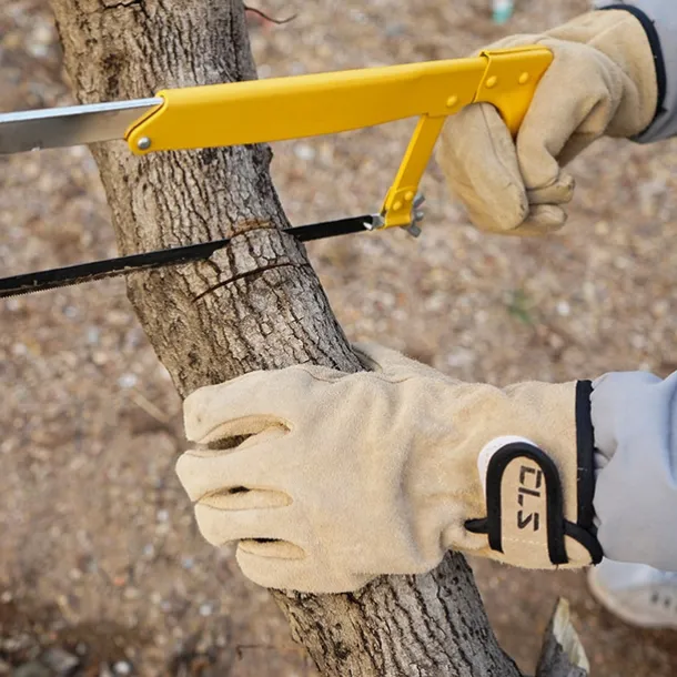 1 Pair of Outdoor Camping Picnic BBQ Gloves Heat Resistant Durable Non-Slip Gloves for Grilling Cooking and Outdoor Activities Protective Gloves for Handling Hot Items and BBQ Tools