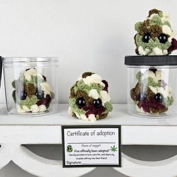 Adopt a Weed Nugget Plushie, Little Weed Nugget Plushie with Encouragement Cards, in a Jar Handmade Plush Stuffed Toys, Best Buds for Life Desktop Ornaments Gift