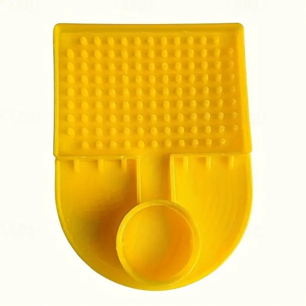 Anti-Drowning Bee Watering 1PCS Plastic Bee Watering Bottles, Bee Feeder, Compatible With 30mm Mineral Water Bottle, Anti-Drowning, Wide Bee Feeding Area