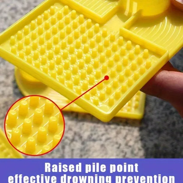 Anti-Drowning Bee Watering 1PCS Plastic Bee Watering Bottles, Bee Feeder, Compatible With 30mm Mineral Water Bottle, Anti-Drowning, Wide Bee Feeding Area