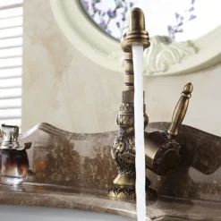 Antique Brass Bathroom Sink Mixer Faucet, Vintage Kitchen Taps Single Handle One Hole, 360 Rotatable Retro Vessel Taps with Hot and Cold Hose