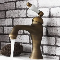 Antique Brass Bathroom Sink FaucetRotatable Ceramic Valve Single Handle One Hole Bath Taps with Hot and Cold Switch