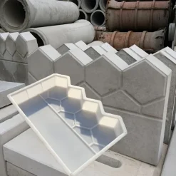 Antique-Style Cement PMMJ Brick Mold for Perfect Garden Fence, Yard, Lawn Edging & Flower Bed Borders