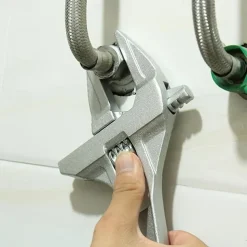 Bathroom Adjustable Wrench, 16-68mm Mini Adjustable Wrench, Small Space Multifunctional Aluminum Wrench, Bathroom Pipe Nut Removal Tool