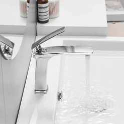 Bathroom Sink Faucet - Classic / Waterfall Nickel Brushed / Electroplated / Painted Finishes Centerset Single Handle One HoleBath Taps