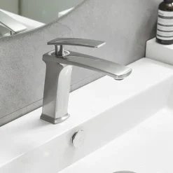 Bathroom Sink Faucet - Classic / Waterfall Nickel Brushed / Electroplated / Painted Finishes Centerset Single Handle One HoleBath Taps
