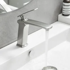 Bathroom Sink Faucet - Classic / Waterfall Nickel Brushed / Electroplated / Painted Finishes Centerset Single Handle One HoleBath Taps