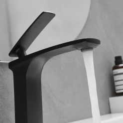 Bathroom Sink Faucet - Classic / Waterfall Nickel Brushed / Electroplated / Painted Finishes Centerset Single Handle One HoleBath Taps