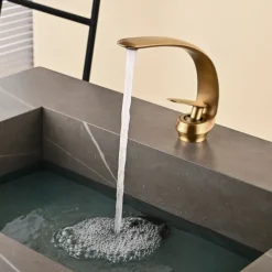 Bathroom Sink Faucet - Classic Oil-rubbed Bronze / Nickel Brushed / Electroplated Centerset Single Handle One HoleBath Taps