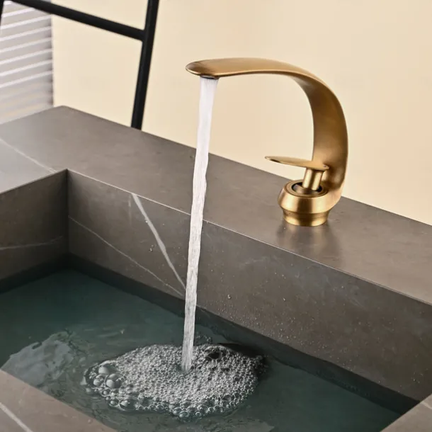 Bathroom Sink Faucet - Classic Oil-rubbed Bronze / Nickel Brushed / Electroplated Centerset Single Handle One HoleBath Taps