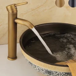 Bathroom Sink Faucet - Classic Antique Brass Centerset Single Handle One HoleBath Taps