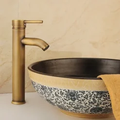 Bathroom Sink Faucet - Classic Antique Brass Centerset Single Handle One HoleBath Taps