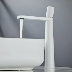 Bathroom Sink Faucet - Classic Electroplated / Painted Finishes Centerset Single Handle One HoleBath Taps