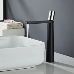 Bathroom Sink Faucet - Classic Electroplated / Painted Finishes Centerset Single Handle One HoleBath Taps