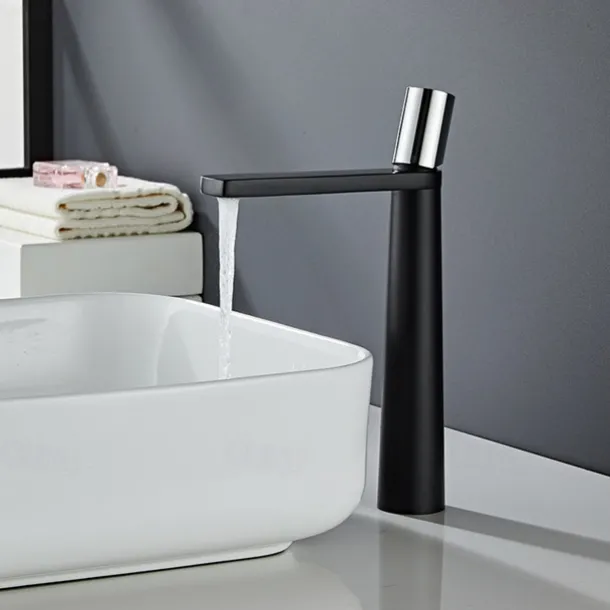 Bathroom Sink Faucet - Classic Electroplated / Painted Finishes Centerset Single Handle One HoleBath Taps