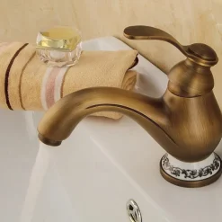 Bathroom Sink Faucet - Classic Antique Brass Centerset Single Handle One HoleBath Taps