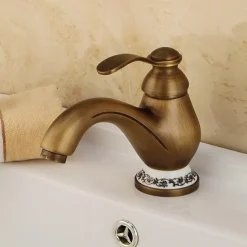 Bathroom Sink Faucet - Classic Antique Brass Centerset Single Handle One HoleBath Taps
