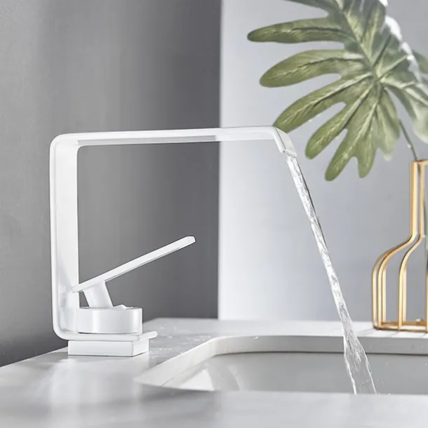 Bathroom Sink Faucet - Classic Electroplated Centerset Single Handle One HoleBath Taps