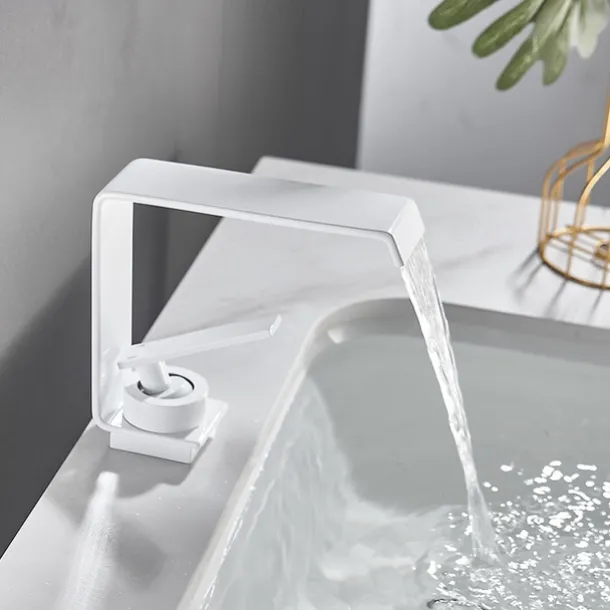 Bathroom Sink Faucet - Classic Electroplated Centerset Single Handle One HoleBath Taps