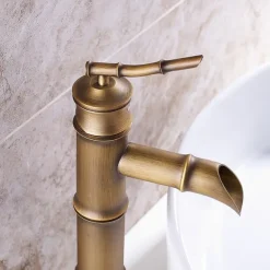 Bathroom Sink Faucet - Classic Antique Brass Centerset Single Handle One HoleBath Taps