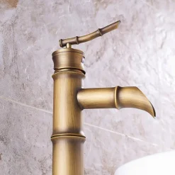 Bathroom Sink Faucet - Classic Antique Brass Centerset Single Handle One HoleBath Taps