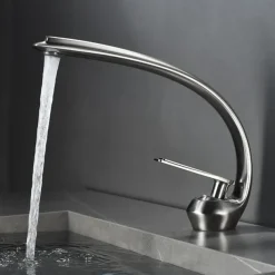 Bathroom Sink Faucet - Classic Electroplated / Painted Finishes Centerset Single Handle One HoleBath Taps