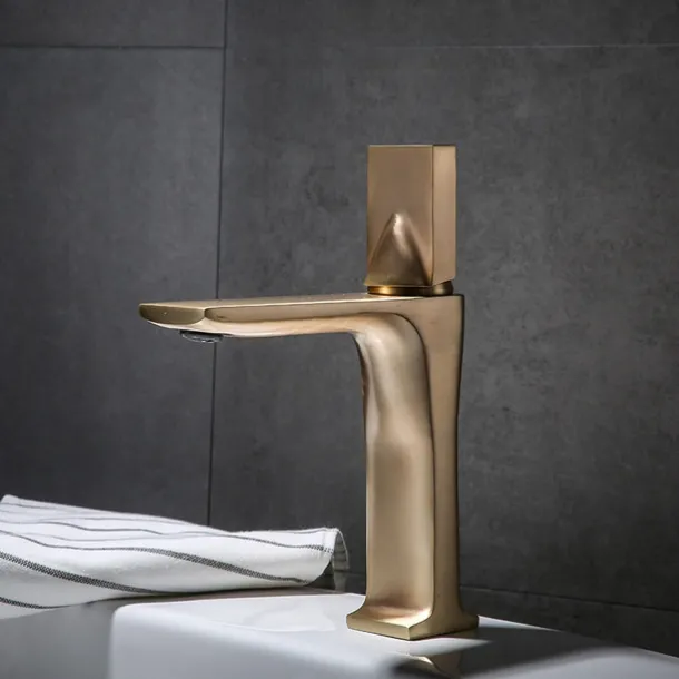 Bathroom Sink Faucet - Classic Electroplated Centerset Single Handle One HoleBath Taps