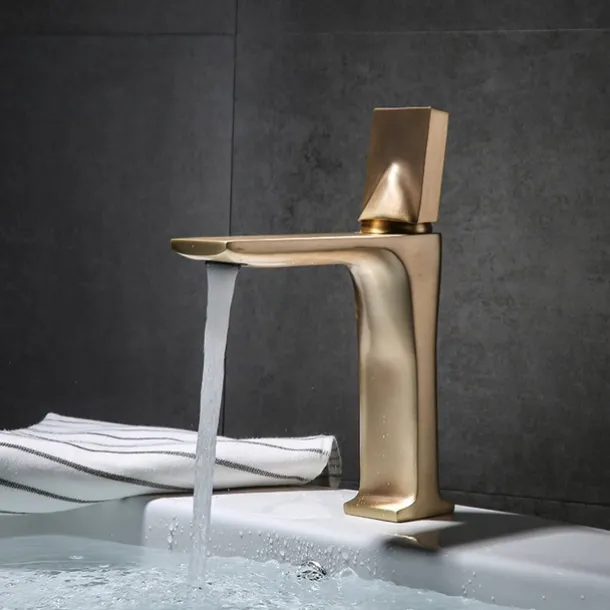 Bathroom Sink Faucet - Classic Electroplated Centerset Single Handle One HoleBath Taps