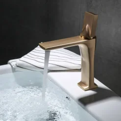 Bathroom Sink Faucet - Classic Electroplated Centerset Single Handle One HoleBath Taps