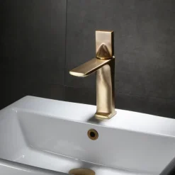 Bathroom Sink Faucet - Classic Electroplated Centerset Single Handle One HoleBath Taps