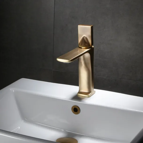 Bathroom Sink Faucet - Classic Electroplated Centerset Single Handle One HoleBath Taps