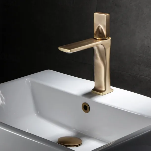 Bathroom Sink Faucet - Classic Electroplated Centerset Single Handle One HoleBath Taps