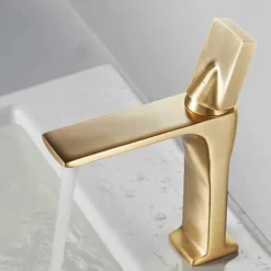 Bathroom Sink Faucet - Classic Electroplated Centerset Single Handle One HoleBath Taps