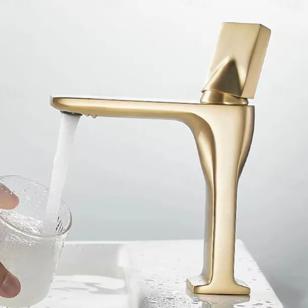 Bathroom Sink Faucet - Classic Electroplated Centerset Single Handle One HoleBath Taps