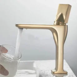 Bathroom Sink Faucet - Classic Electroplated Centerset Single Handle One HoleBath Taps