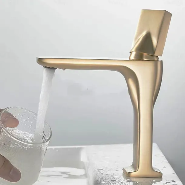 Bathroom Sink Faucet - Classic Electroplated Centerset Single Handle One HoleBath Taps