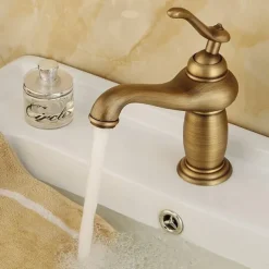 Bathroom Sink Faucet - Classic Electroplated Centerset Single Handle One HoleBath Taps