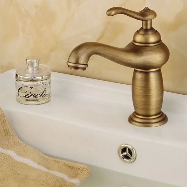 Bathroom Sink Faucet - Classic Electroplated Centerset Single Handle One HoleBath Taps