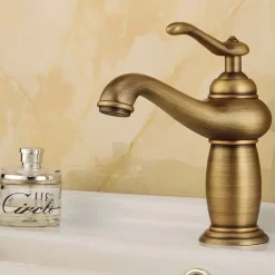 Bathroom Sink Faucet - Classic Electroplated Centerset Single Handle One HoleBath Taps