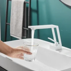 Bathroom Sink Faucet - Classic Electroplated / Painted Finishes Centerset Single Handle One HoleBath Taps