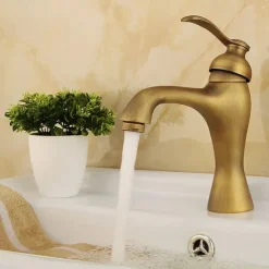 Bathroom Sink Faucet - Classic Antique Brass Centerset Single Handle One HoleBath Taps