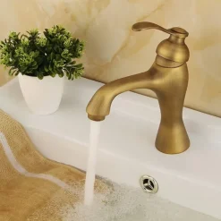 Bathroom Sink Faucet - Classic Antique Brass Centerset Single Handle One HoleBath Taps