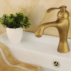 Bathroom Sink Faucet - Classic Antique Brass Centerset Single Handle One HoleBath Taps