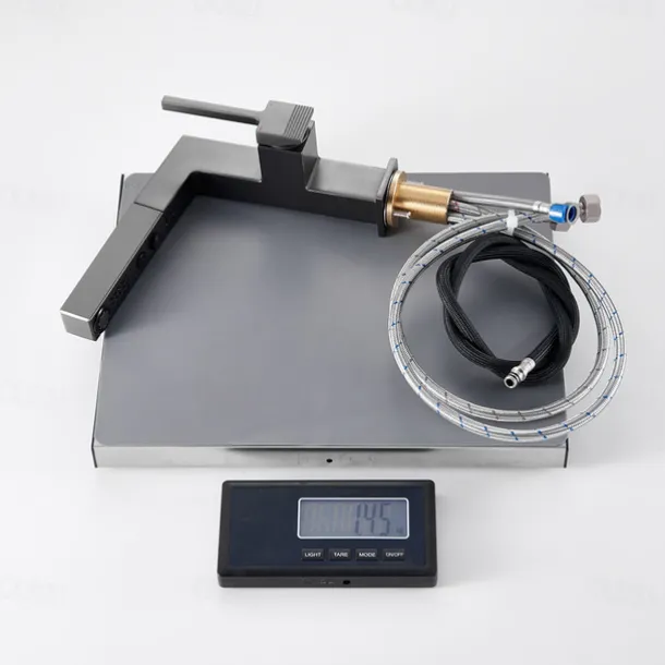 Bathroom Sink Faucet - Pull out / Classic / Pullout Spray Chrome / Nickel Brushed / Electroplated Centerset Single Handle One HoleBath Taps