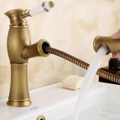 Bathroom Sink Faucet - Pull out Antique Brass Centerset Single Handle One HoleBath Taps