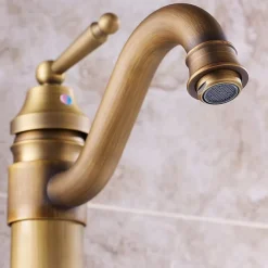 Bathroom Sink Faucet - Rotatable Antique Brass / Electroplated Centerset Single Handle One HoleBath Taps