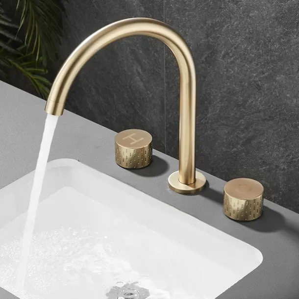 Bathroom Sink Faucet - Rotatable / Classic Electroplated Widespread Two Handles Three Holes Bath Taps