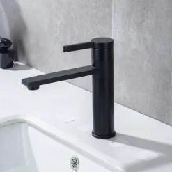 Bathroom Sink Faucet - Rotatable Chrome Centerset Single Handle One HoleBath Taps