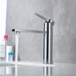 Bathroom Sink Faucet - Rotatable Chrome Centerset Single Handle One HoleBath Taps