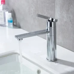 Bathroom Sink Faucet - Rotatable Chrome Centerset Single Handle One HoleBath Taps